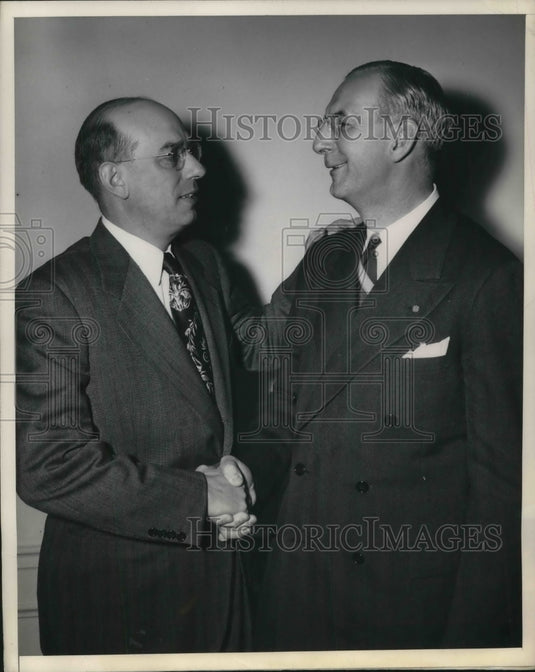 1948 Press Photo Wallace F Bennerr, Pres of Natl Assn of Mfg & ex pres M Sayre-Historic Images