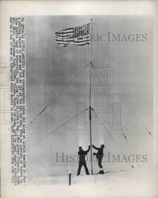1948 Press Photo Jerry O'Connor, Norman Sack, raise Old Glory at Little America - Historic Images