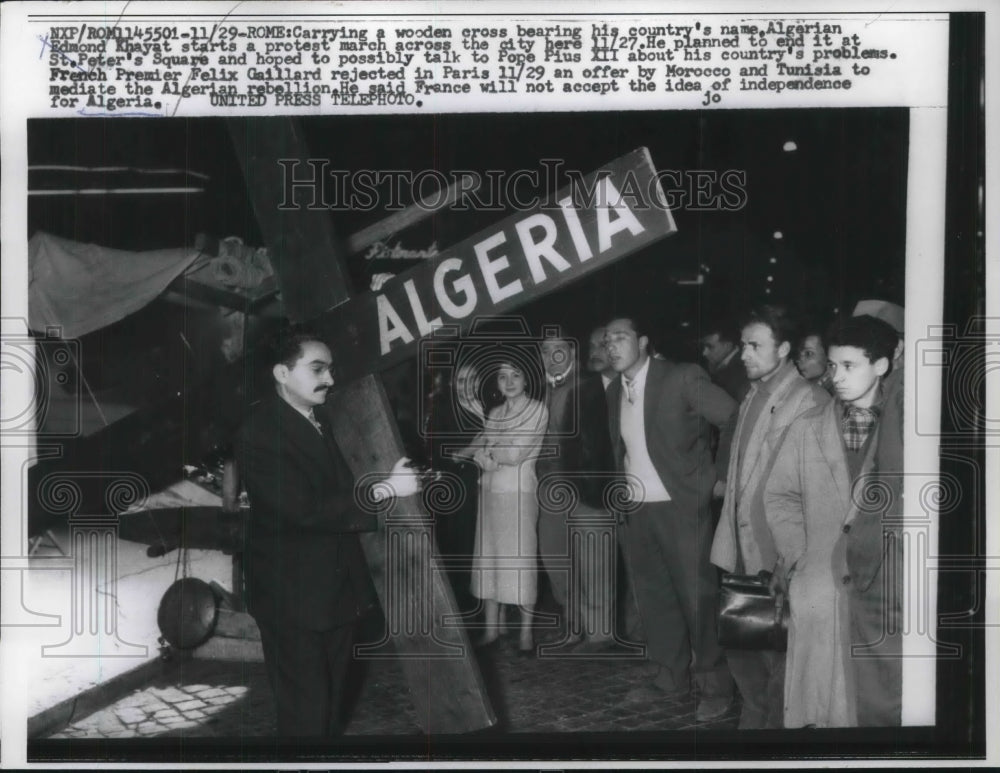 1957 Press Photo Edmond Khayat Carrying Wooden Cross Begins March in Rome-Historic Images