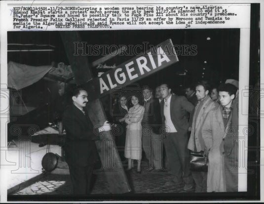 1957 Press Photo Edmond Khayat Carrying Wooden Cross Begins March in Rome-Historic Images