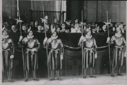 1939 Duke of Norfolk at coronation of Pope Pius Xii in St Peter's - Historic Images