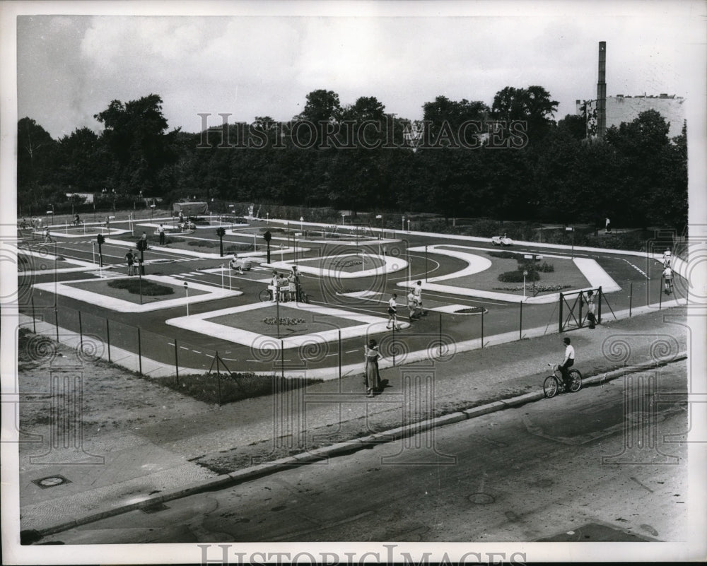 1955 Press Photo Traffic Kindergarten Berlin Germany-Historic Images