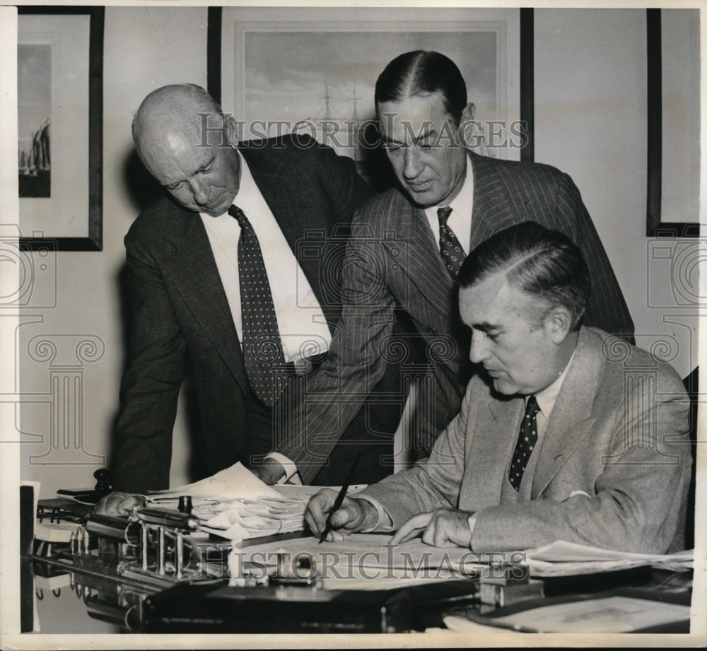 1939 Press Photo Asst Sec of Navy Charles Edison, R/Adm WB Woodson,W McLaine - Historic Images