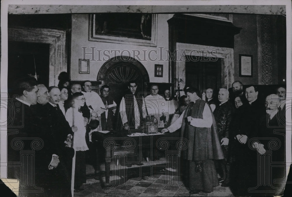 1925 Press Photo Holy Year Rome St. Peters Monsign De Samper-Historic Images