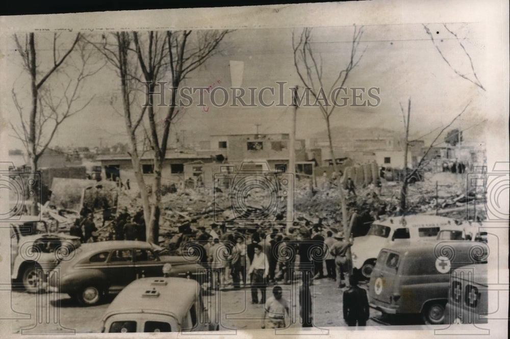 1957 Press Photo Mexico City, dynamite warehouse explosion &amp; rescue work - Historic Images