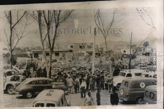 1957 Press Photo Mexico City, dynamite warehouse explosion & rescue work - Historic Images