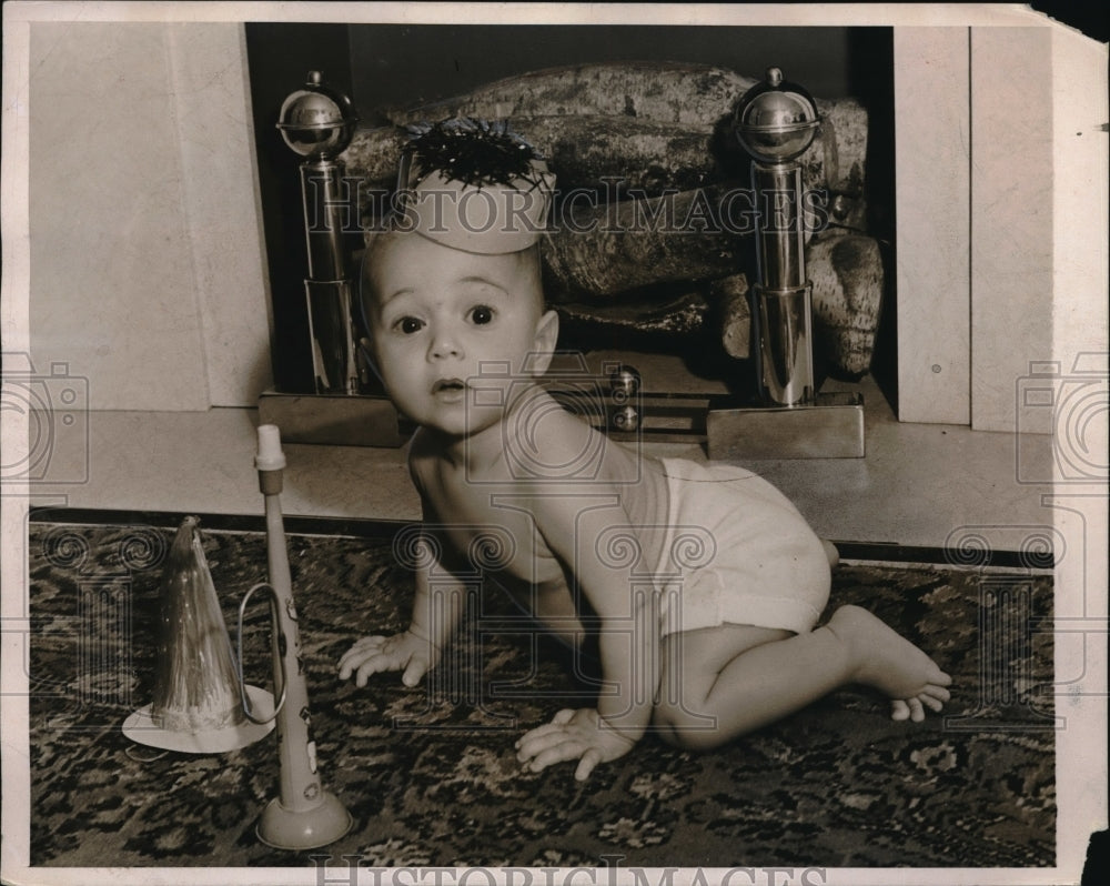 1939 Press Photo Woodside,NY Janice Sande, age 7 months ready for New Years-Historic Images