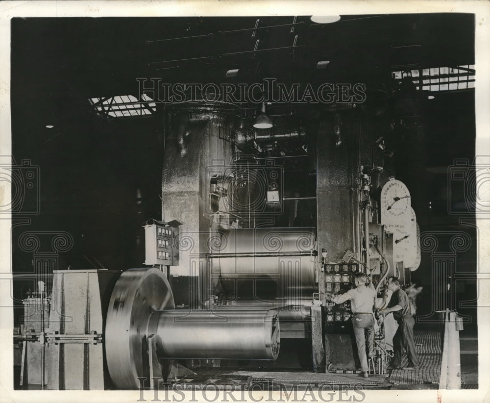 1938 Press Photo Steel plates produced at US Steel foundry - Historic Images