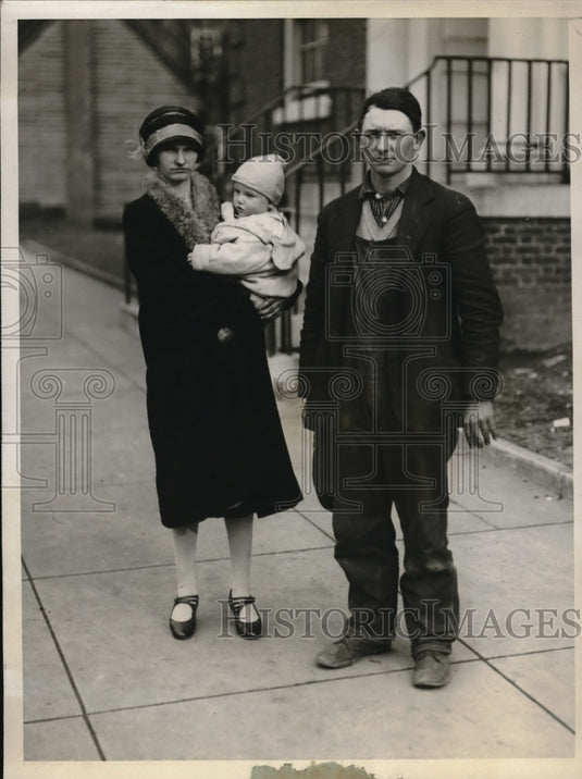 1930 Mr & Mrs Merile Reed & baby after assault by Theo Russ - Historic Images
