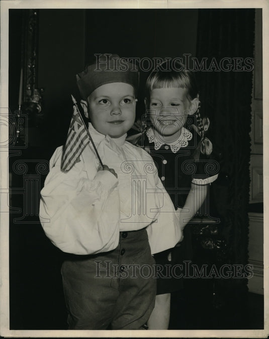 1959 America's First National Flag Williamsburg Youngsters - Historic Images
