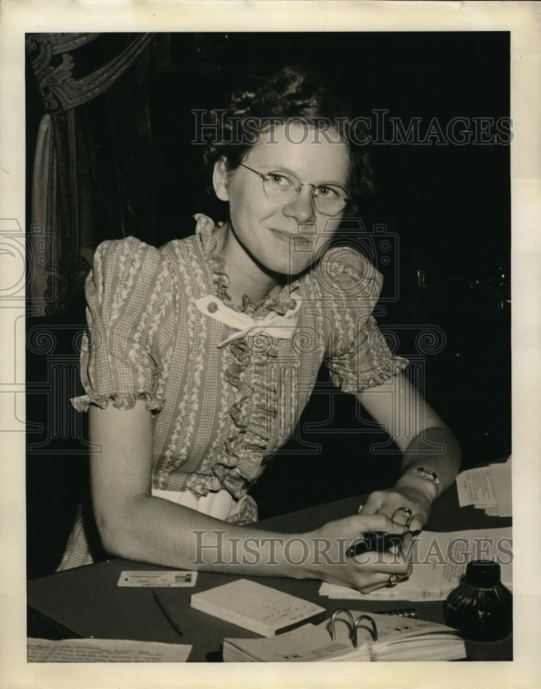 1939 Press Photo Mrs. Margaret Shaw, Secretary to Governor L. Dickinson - Historic Images