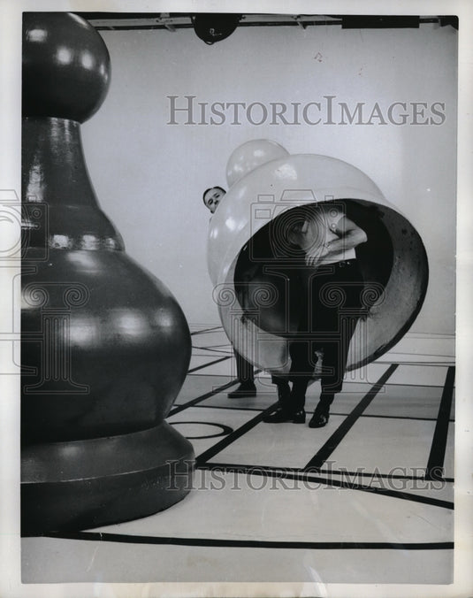 1962 Press Photo NYC, fiberglass chess st & dancers for TV commercial - Historic Images