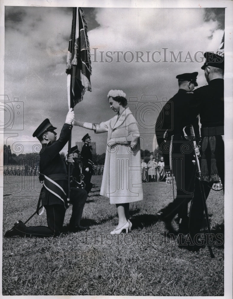 1964 Press Photo Queen Elizabeth Accepts Colors to Quebec City-Historic Images