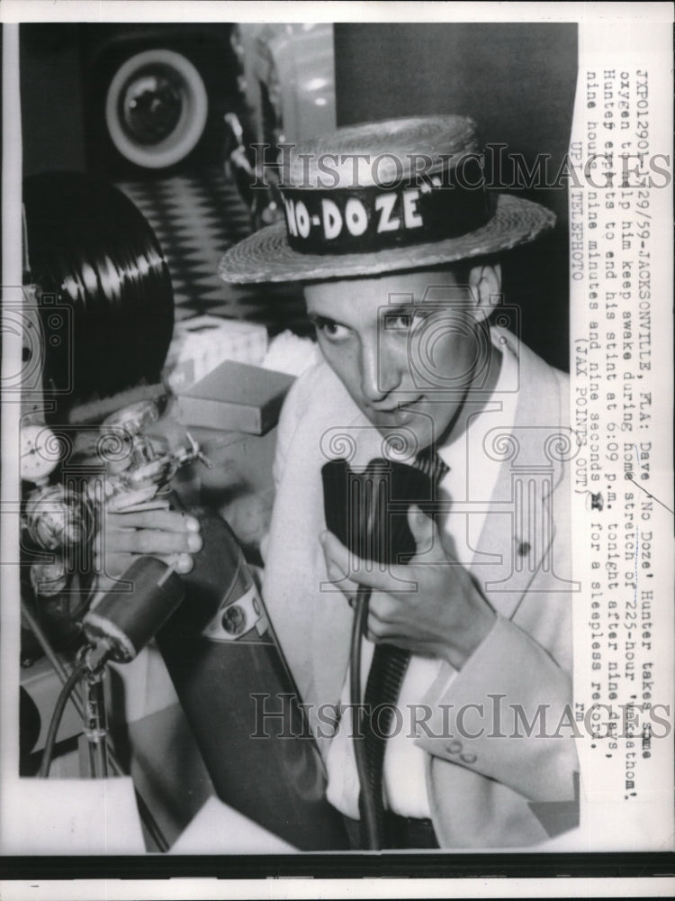 1959 Press Photo No Doze Hunter - Historic Images