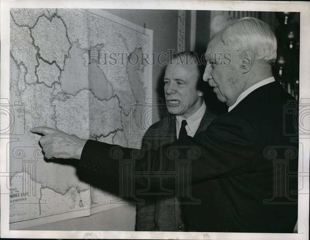 1947 Press Photo Sec. of War Robert Patterson, Chairman Charles Eaton - Historic Images