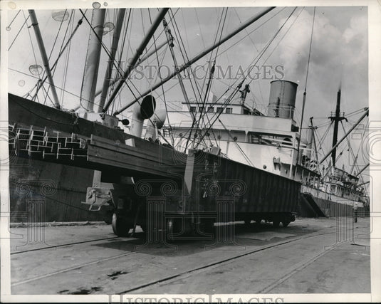 1936 Press Photo Freight car loaded with steel half unloaded when strike called-Historic Images