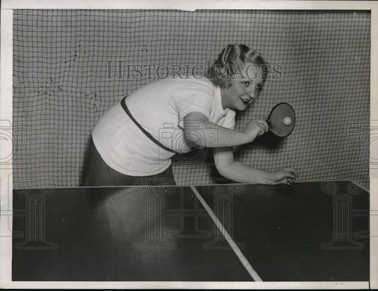1933 Press Photo Nanette Guilford, opera star playing ping-pong - Historic Images