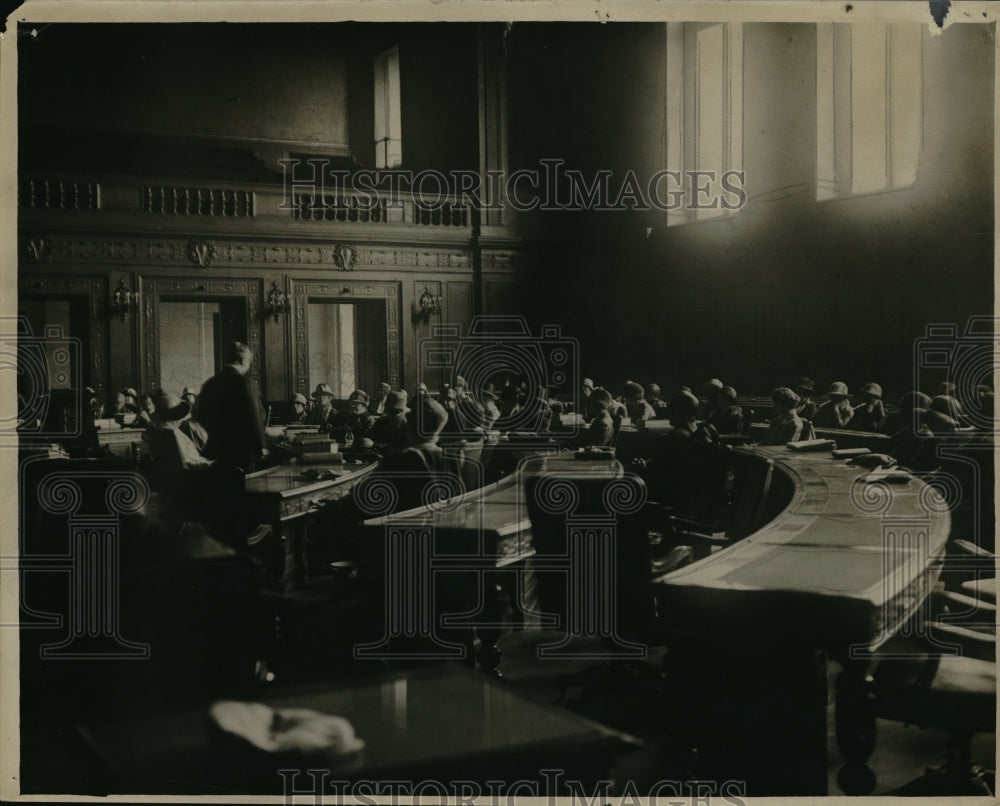 1926 Press Photo Scene from the Council Chamber where deliberations are ongoing-Historic Images
