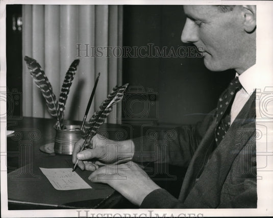 1957 Scene from the Royal Bank of Scotland at Charing Cross, London - Historic Images
