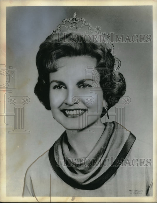 1963 Typewriter profile of Mrs America Lila Masson - Historic Images
