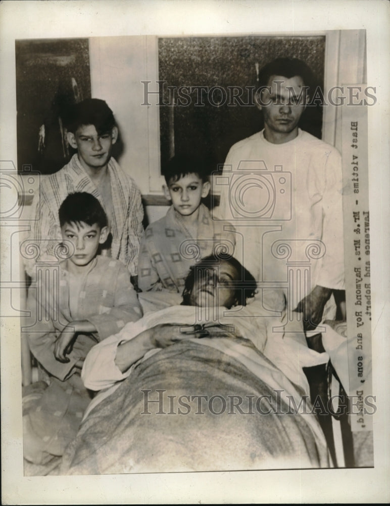 1946 Press Photo Mr. and Mrs. Raymond Roy and Sons, Victims of a Blast - Historic Images