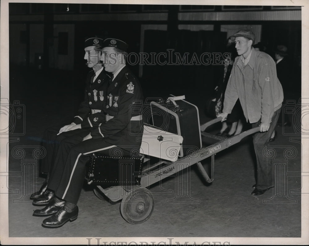 1937 Irving Cohen and H.G. Wakely of Legionnaires on Manhattan Pier - Historic Images