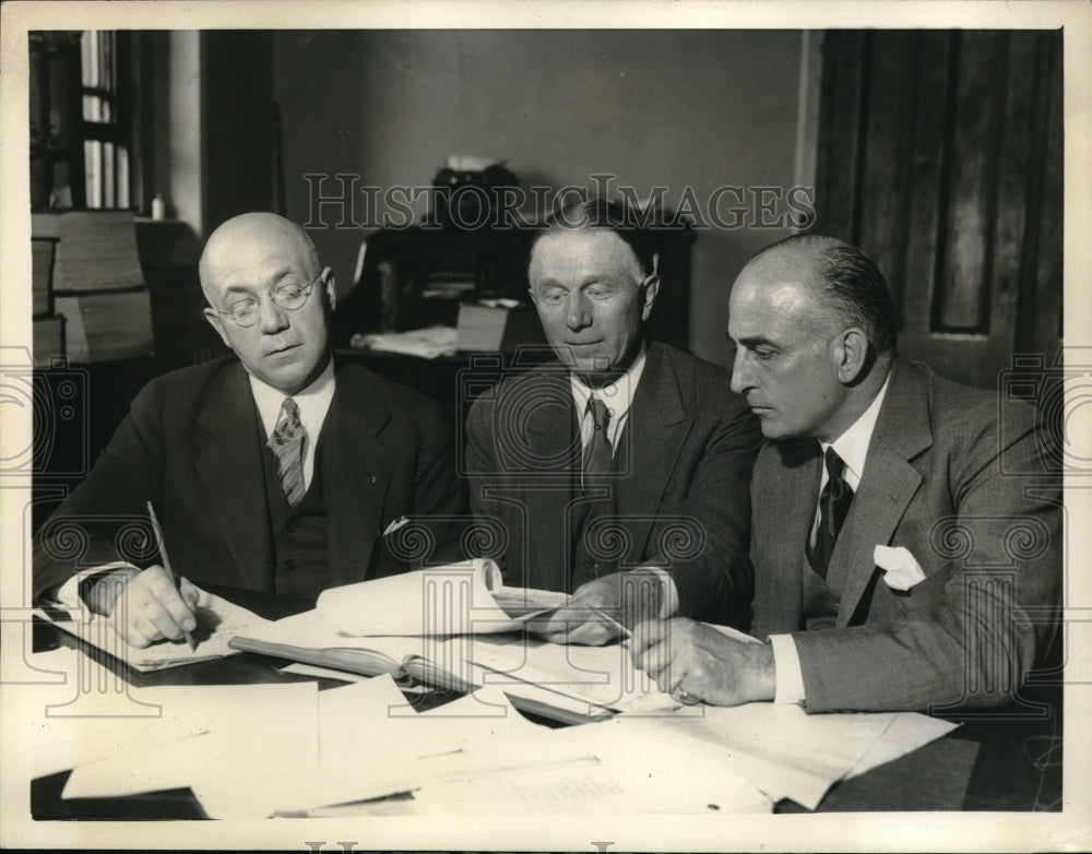 1932 Press Photo Margiotti, Tuttle, and Davies Discuss Plans for James J. Davis - Historic Images