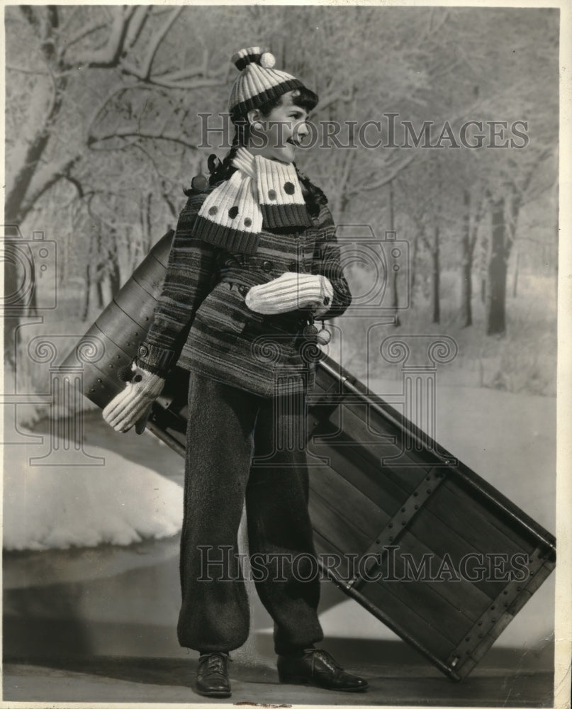 1939 Press Photo Knitted outfit - Historic Images