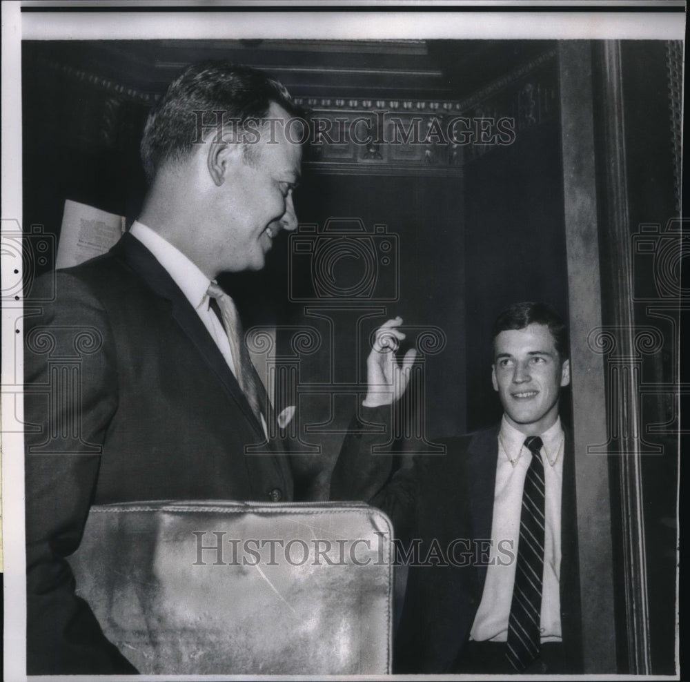 1964 Press Photo Jack Olson, Boyfriednd of Luci Baines Waves Rep. James Broyhill - Historic Images