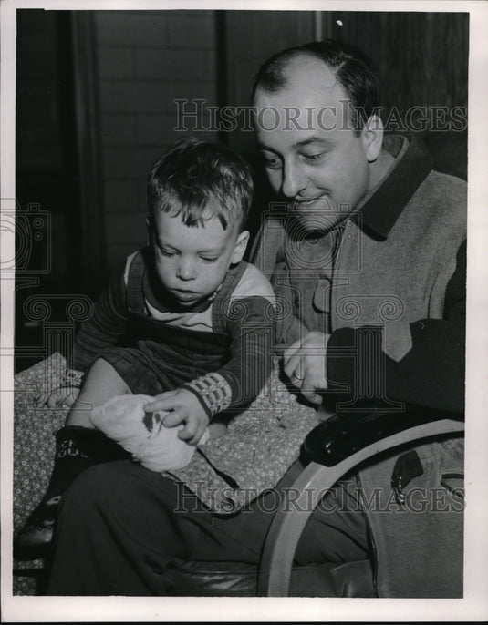 1954 Press Photo Ralph Hrovat at Age 2 with Father Edward Hrovat - Historic Images