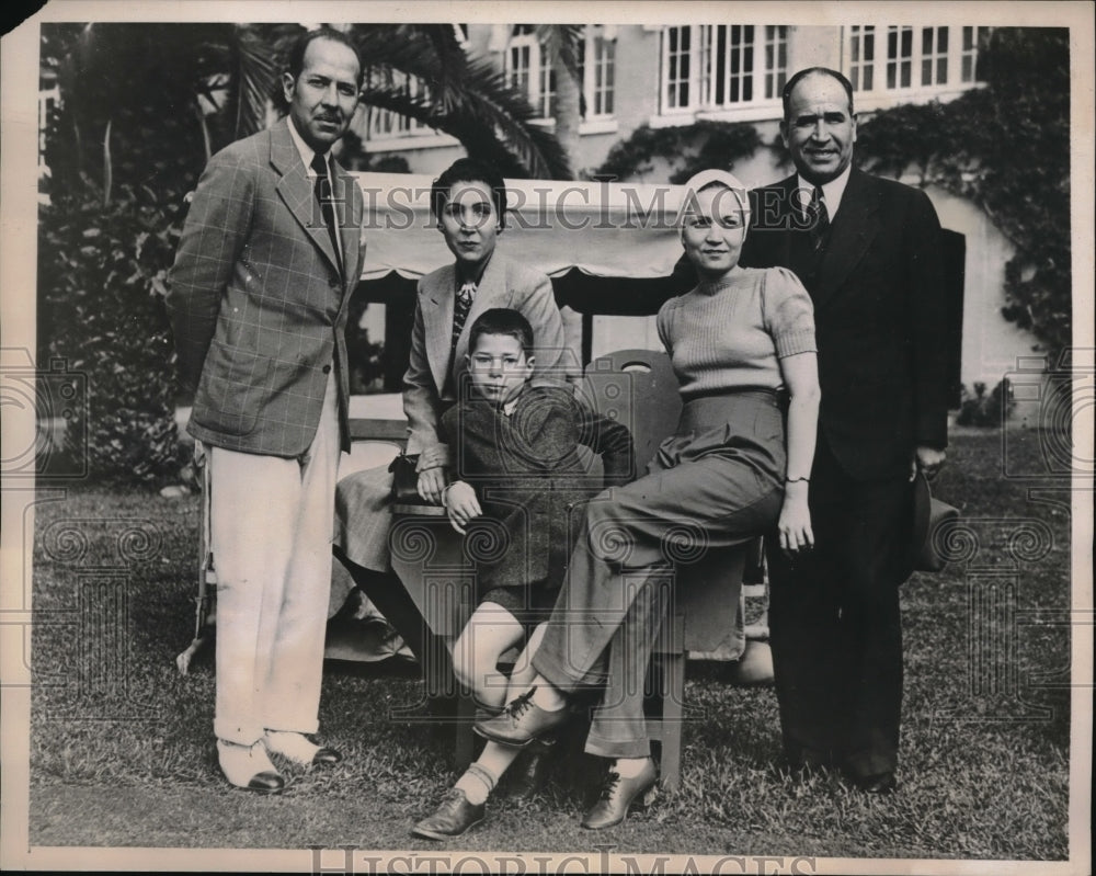 1940 Press Photo Miami Beach,Fla. Sam Hassan Bey, Egyptian Ninister &amp; family - Historic Images