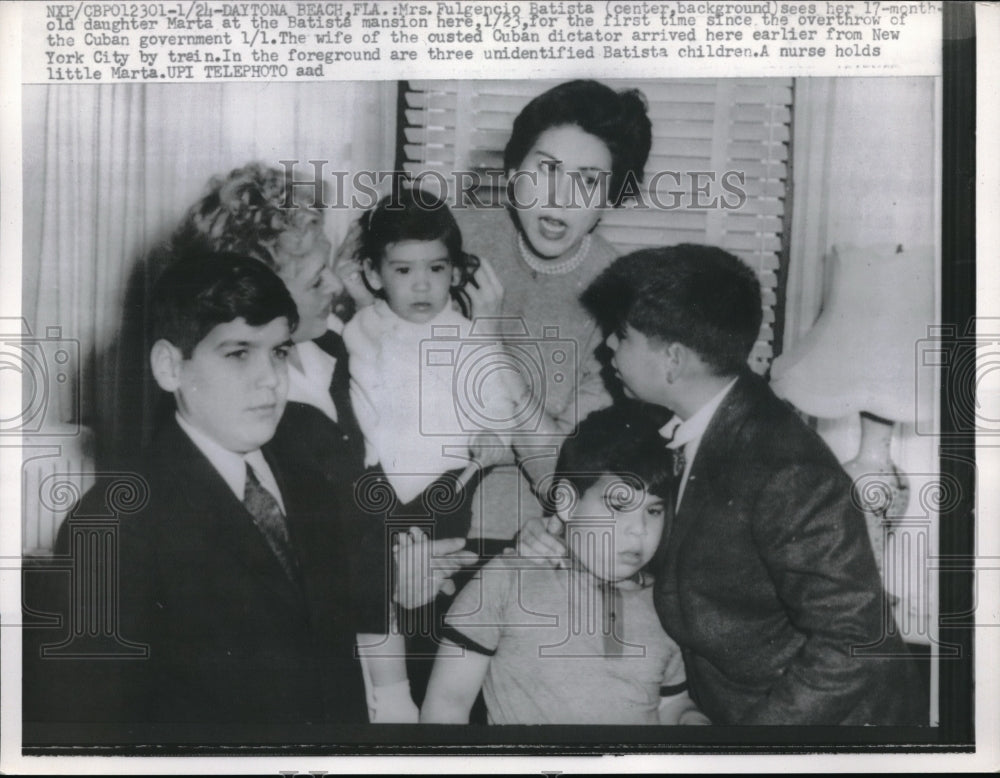 1959 Press Photo Daytona Beach, Fla. Mrs F Batista &amp; kids, wife of ousted Cuban-Historic Images