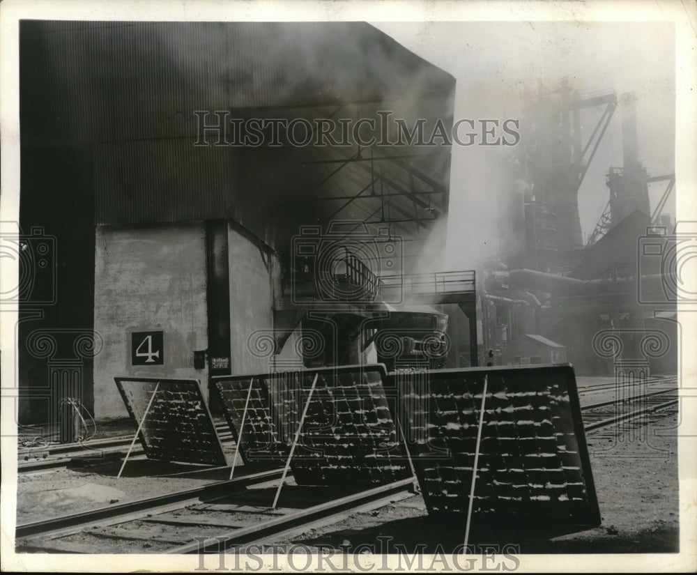 1938 Press Photo US Steel Corp blast furnace tapping - Historic Images