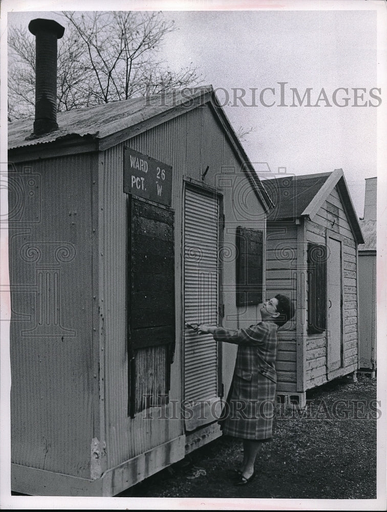 1967 Press Photo Mrs Irene Seekers - Historic Images