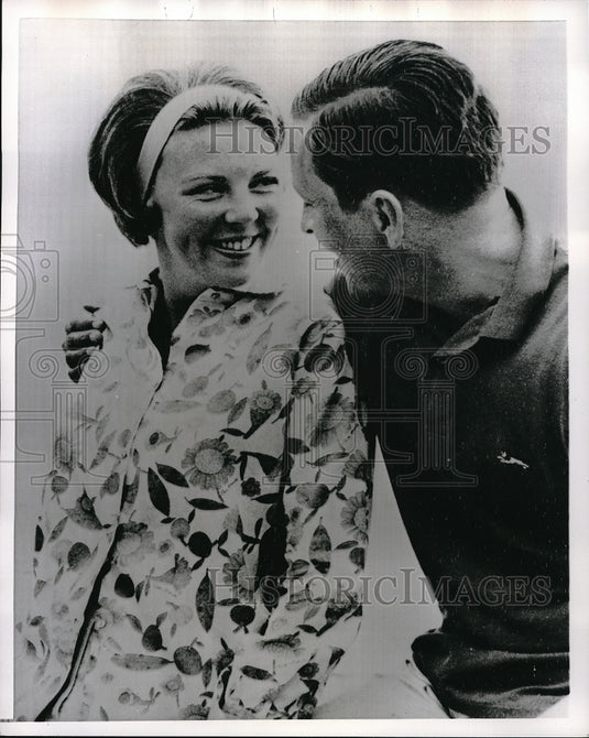 1965 Princess Beatrix & Fiance Claus Von Amsberg in Italy - Historic Images