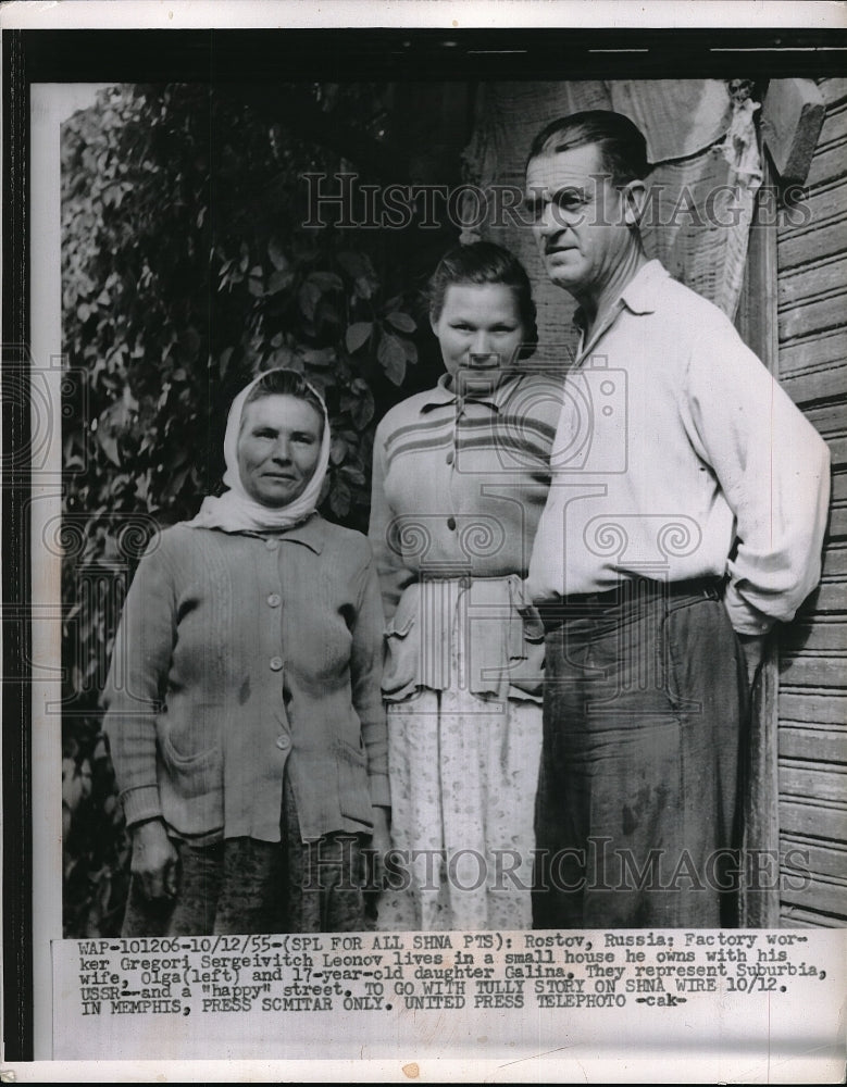 1955 Press Photo Rostov, Russia Gregori Sergeivitch Leonov &amp; family - Historic Images