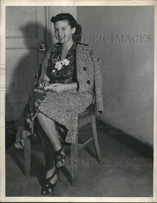 1937 Flaurette LaBelle arrested for Theft and Illegal Entry to U.S. - Historic Images