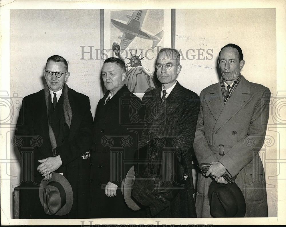 1941 Press Photo U.S. Naval Observers who saw London Air Attack under Fire.-Historic Images