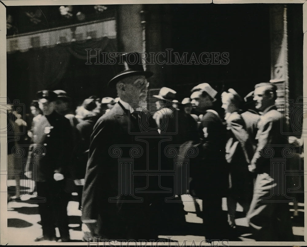 1946 Press Photo Street Lined with People at Easter Parade - Historic Images