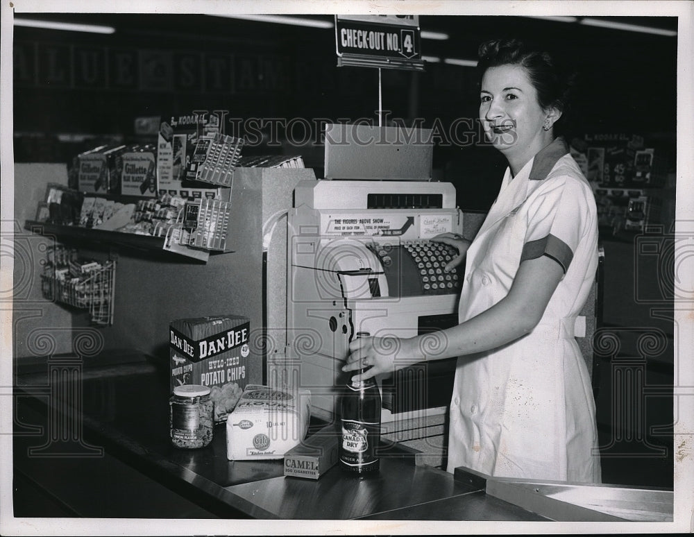 1955 Press Photo Mary Tupta, Head Cashier at Kroger Store-Historic Images