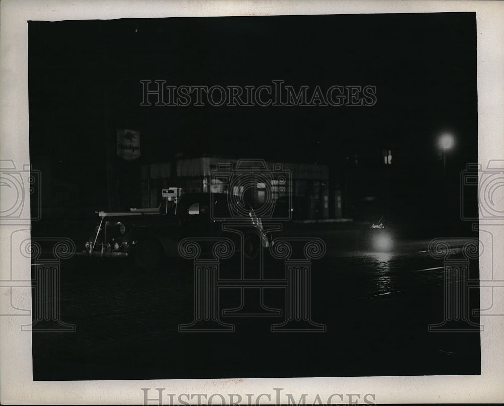 1946 Press Photo Car testing lighting on streets in Cleveland, Ohio - neb55975-Historic Images