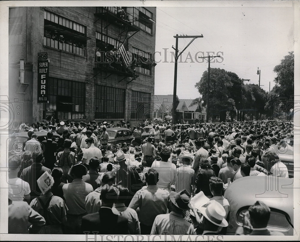 1941 LA, Calif. North American Aviation strikers - Historic Images