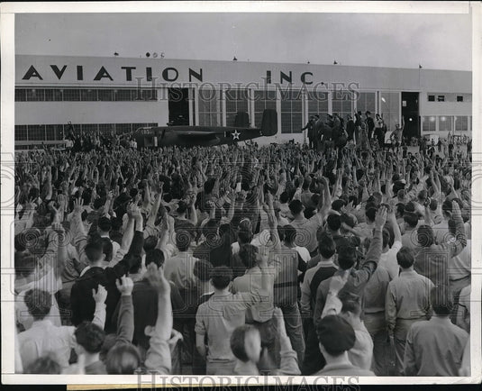 1941 nglewood, Calif. striking N American Aviation workers-Historic Images