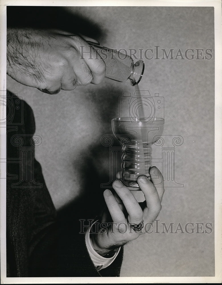 Press Photo Glidden Company powered iron for paint mixture - Historic Images