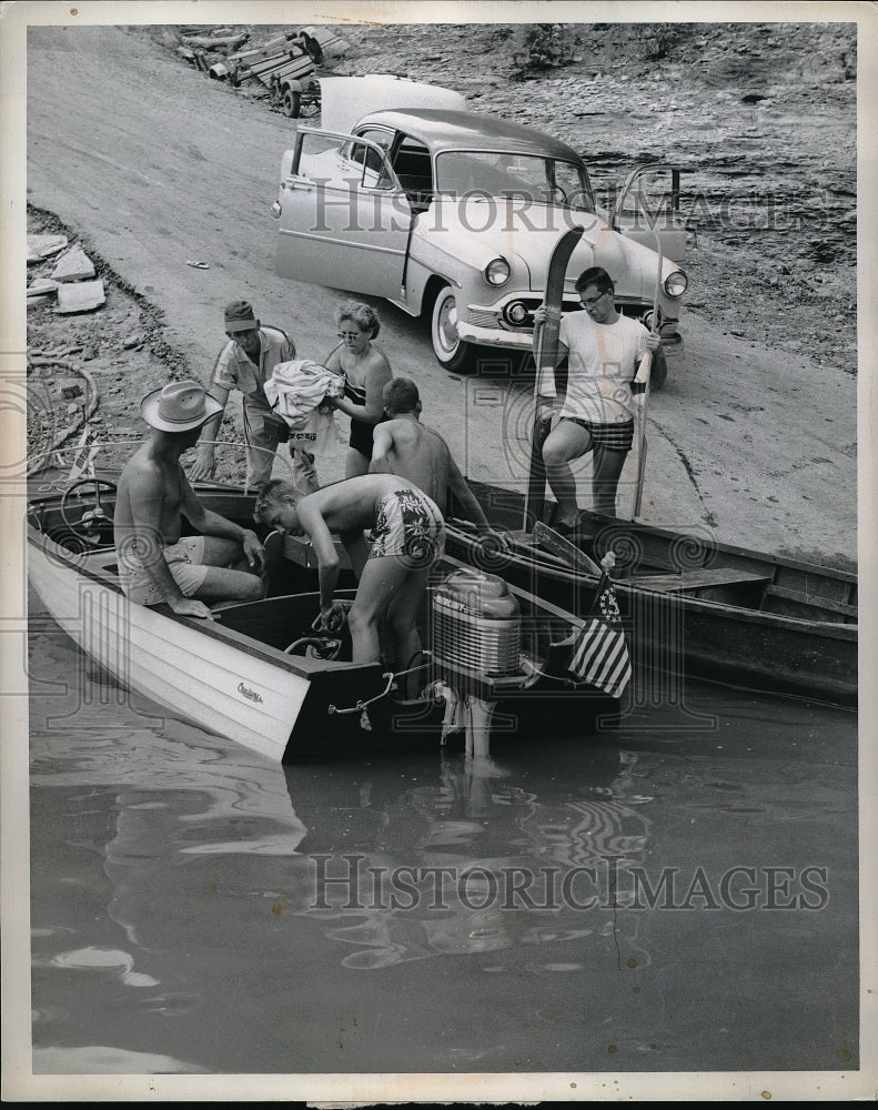 1958 Press Photo Boat dock in Kentucky is equipped to hand any size boat - Historic Images