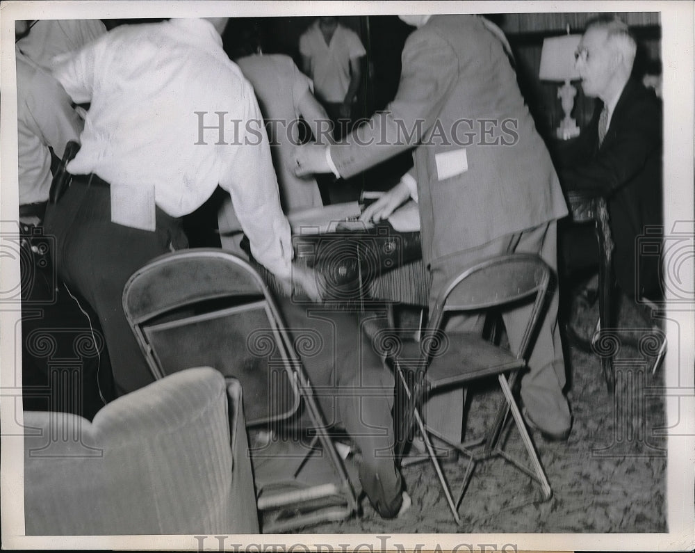 1948 Press Photo Chicago, Ed Hogan falls after admitting shootin wife Angeline - Historic Images