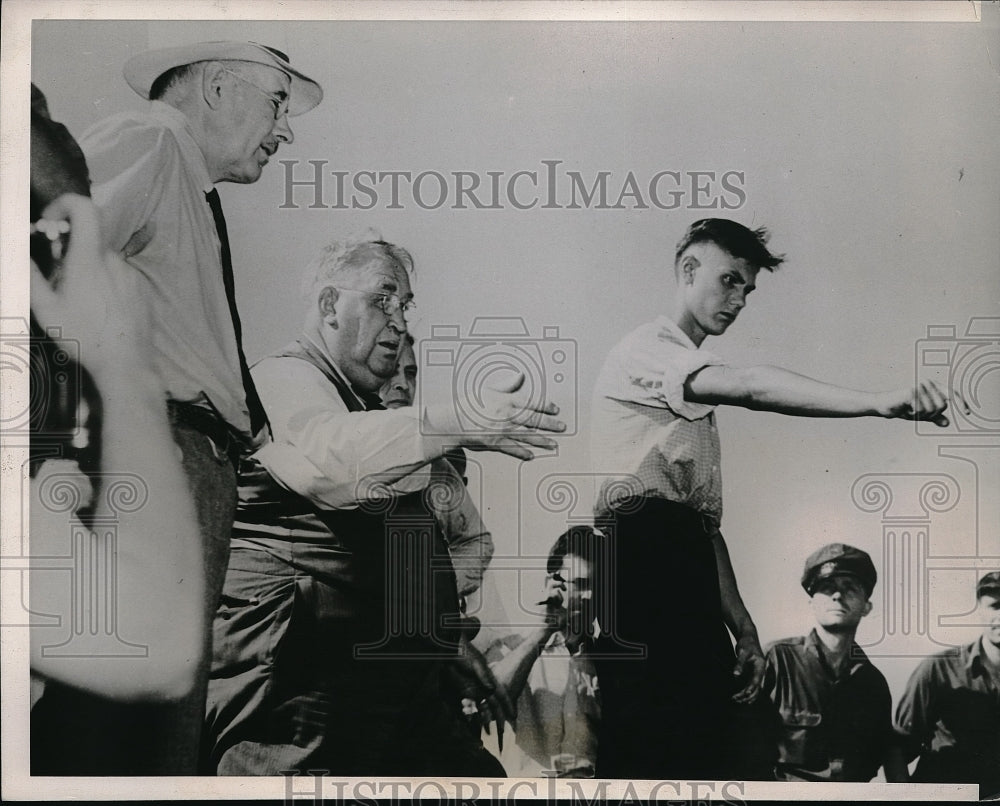 1938 Press Photo Harlan Hopkins Kills Family, Co. Attorney Johnson, Capt. Vall - Historic Images