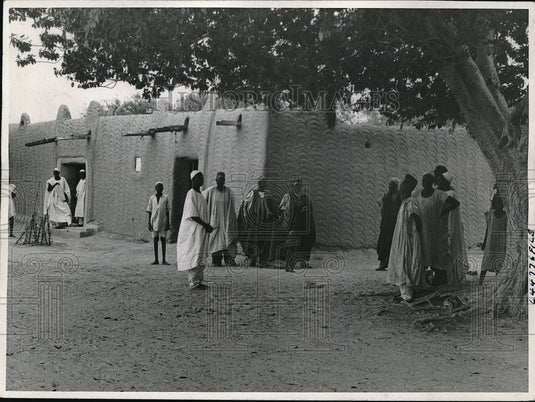 1942 Press Photo A main street in an African village - Historic Images