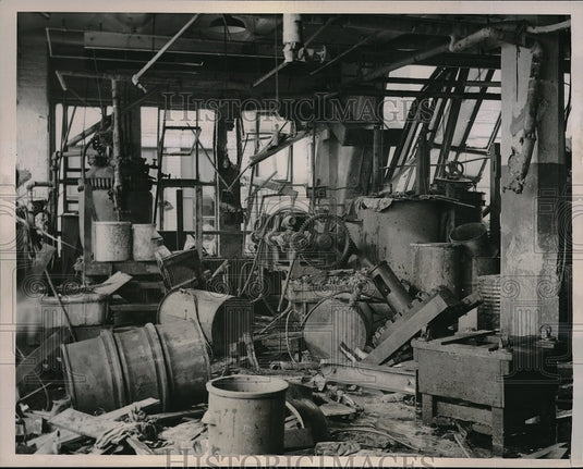 1941 Press Photo Edwal Labs wreckage after explosion in Chicago, Ill - Historic Images