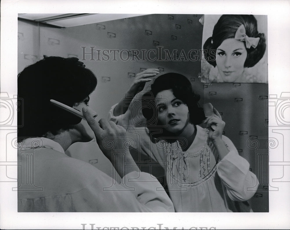 1962 Press Photo A woman styling her own hair in a mirror-Historic Images